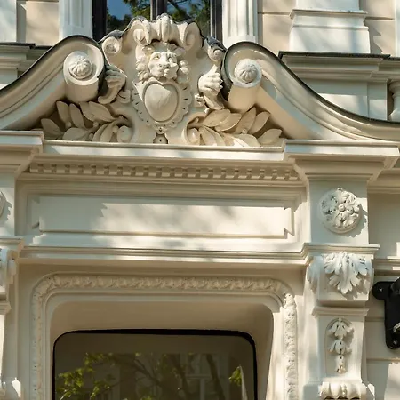 Schillerhof, Szálloda 4*